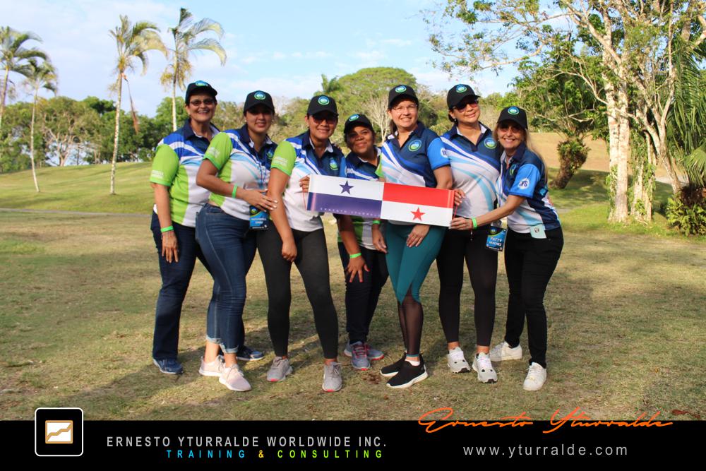 Team Building Play LATAM desarrollando habilidades blandas en equipos empresariales