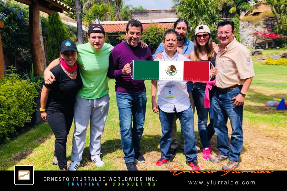 Team Building Play LATAM con talleres de cuerdas bajas para desarrollo organizacional