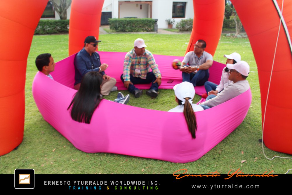 Team Building Play LATAM con actividades de integración y cohesión empresarial en la región