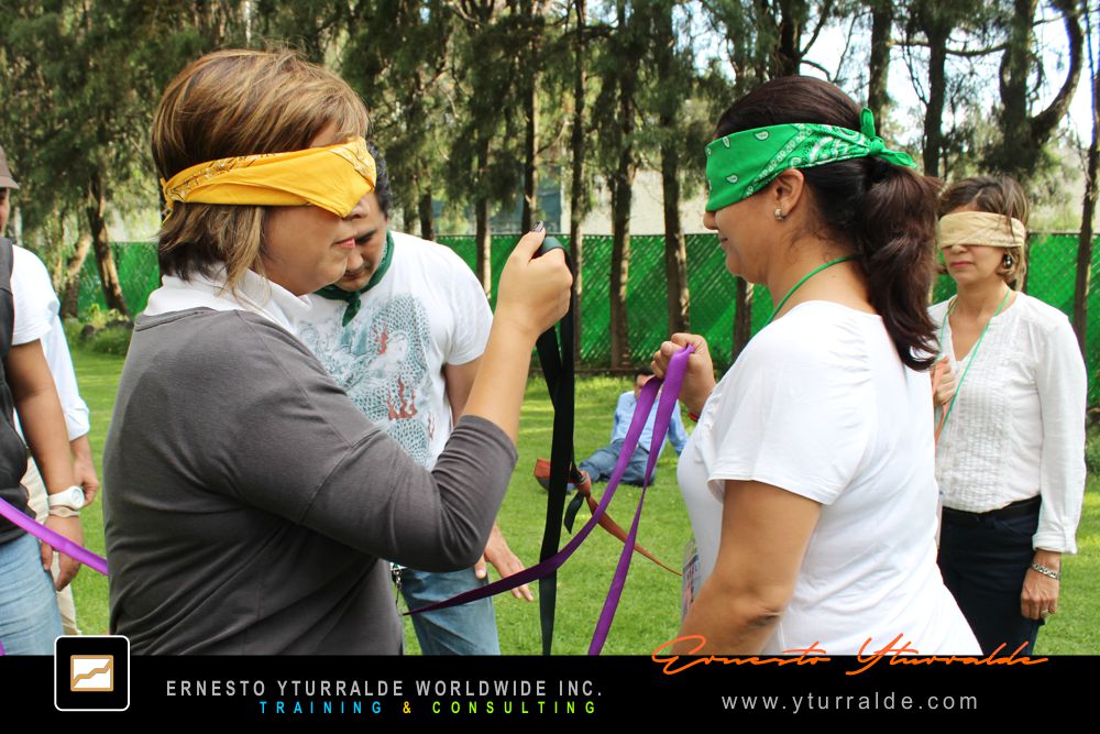 Team Building Play LATAM | Talleres de Cuerdas | Actividades lúdicas empresariales