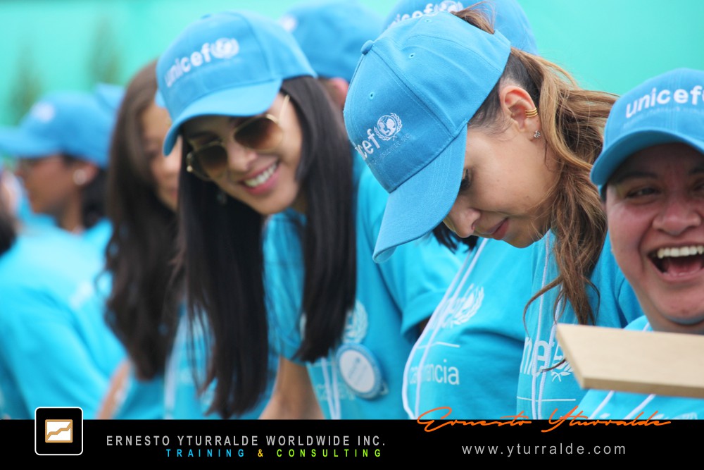 Team Building Play LATAM | Talleres de Cuerdas | Dinámicas de Grupos y Actividades para Team Building Empresarial