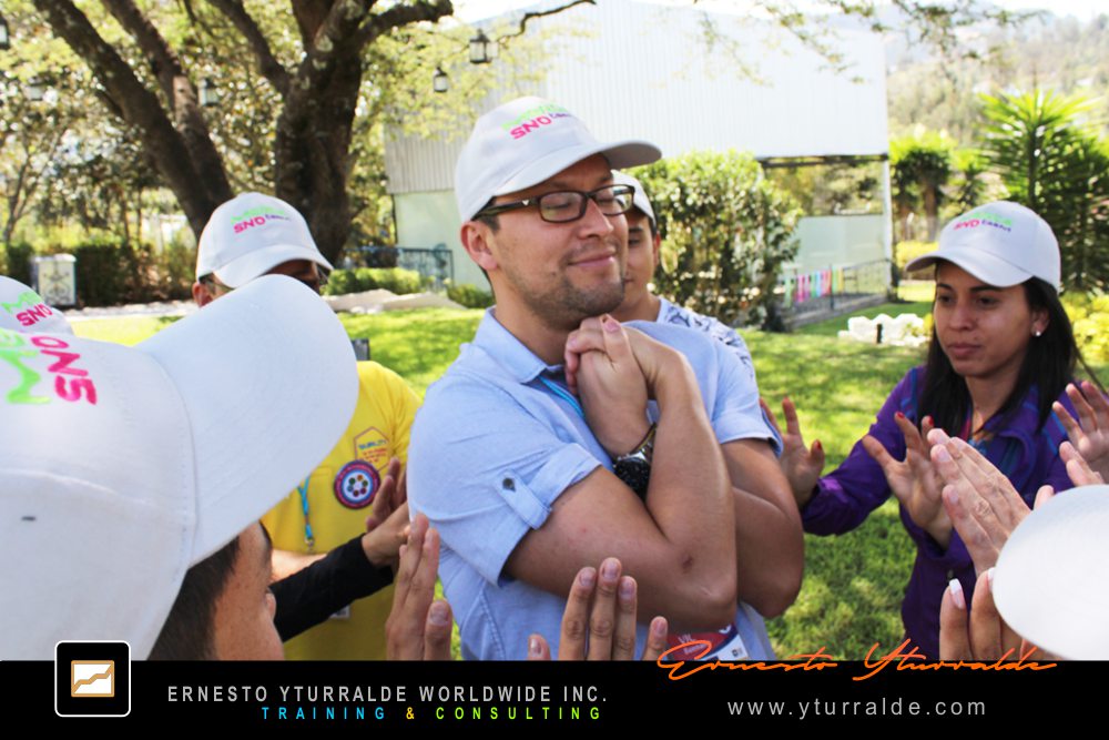 Team Building Play LATAM | Talleres de Cuerdas | Actividades lúdicas empresariales