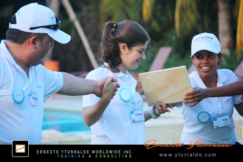 Team Building Play LATAM | Talleres de Cuerdas | Taller de Trabajo en Equipo para Empresas